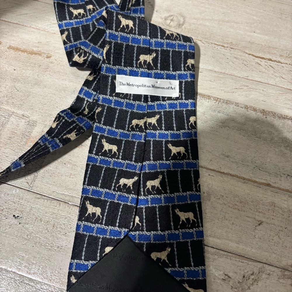 Metropolitan Museum of Art Ancient Motif 100% Silk Tie - Picture 2 of 5